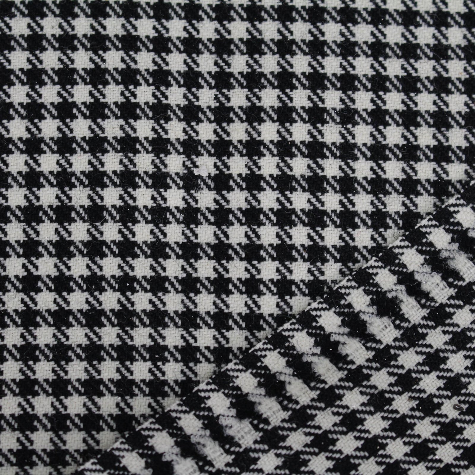 Classic Black and White Houndstooth Yarn-Dyed Cotton Fabric