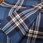Navy and Cream Plaid Flannel Fabric – Bild 2